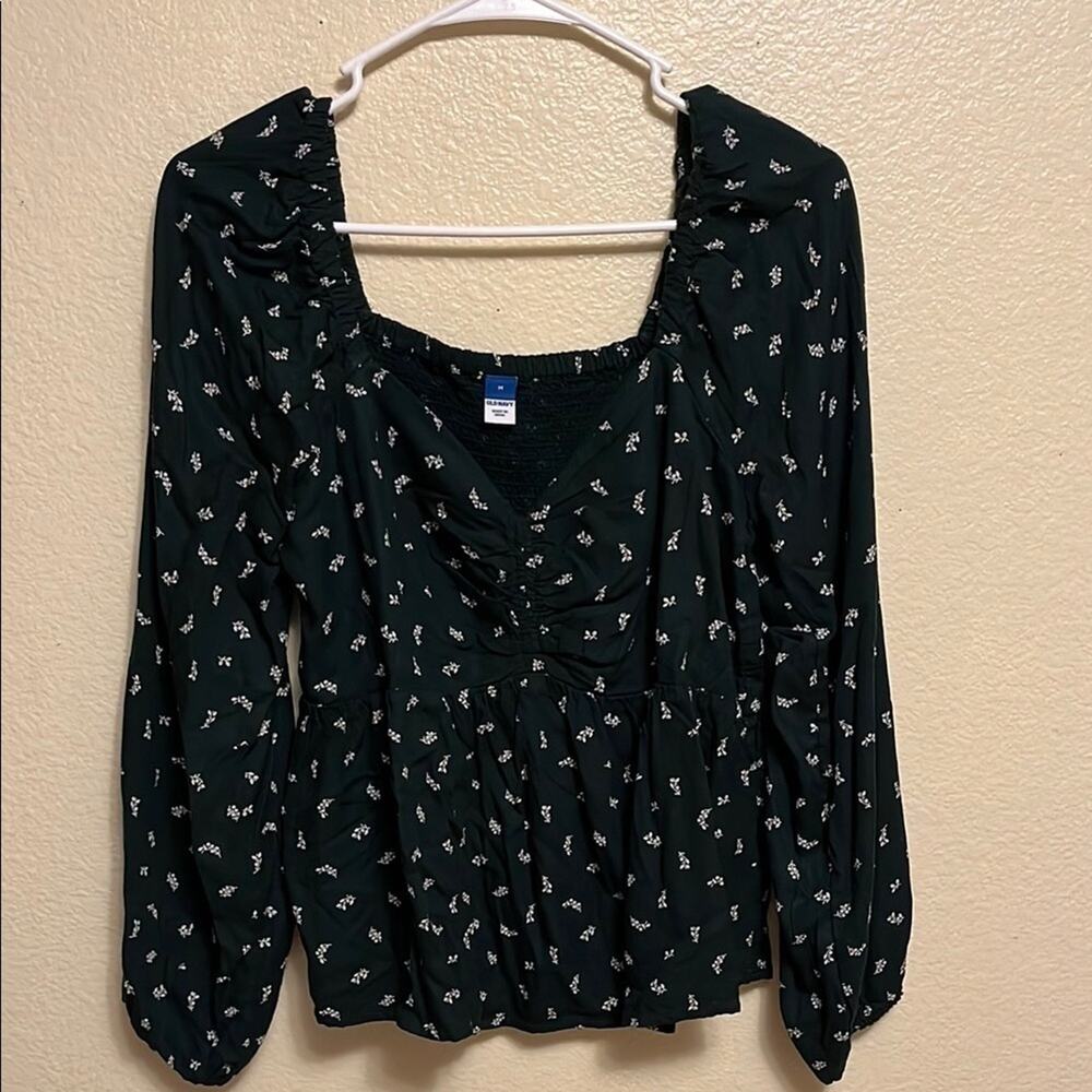 Green Puff Sleeve Blouse with Square Neck and Ruched Details